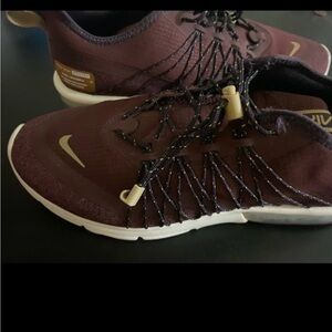 NIKE AIR MAX SEQUENT 4 UTILITY Burgundy Crush Women's Size 8